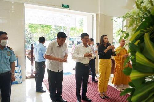 Lãnh đạo quận Ngũ Hành Sơn đến viếng, chia buồn cùng gia đình nhân viên bảo vệ Trần Minh Thành