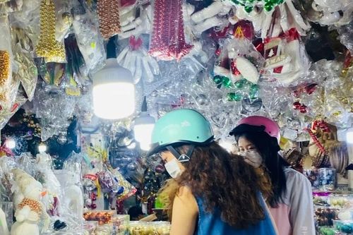 Đa dạng mặt hàng trang trí Giáng sinh