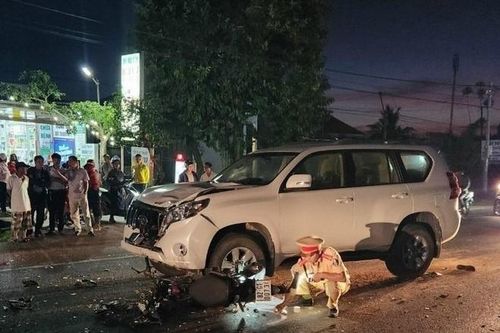 Kon Tum: Người đàn ông bị dập não khi va chạm với xe biển xanh