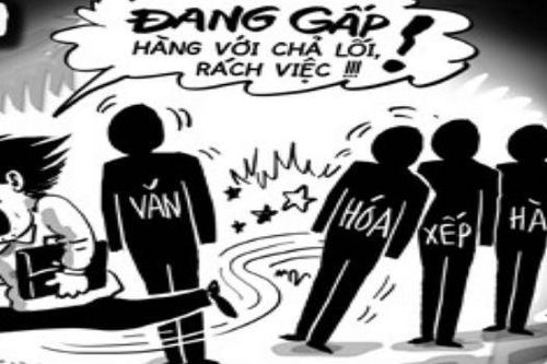 Xấu hổ với con trẻ vì không muốn… xếp hàng