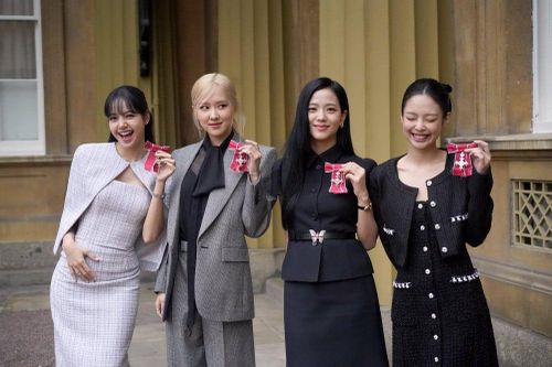 BLACKPINK được Vua nước Anh trao tặng huân chương danh dự