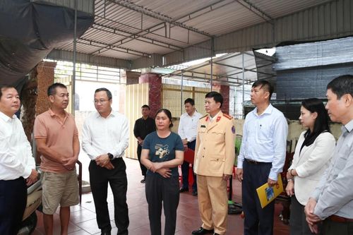Ủy ban An toàn giao thông Quốc gia thăm hỏi gia đình các nạn nhân tai nạn giao thông ở Nghệ An
