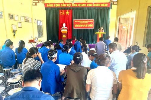 Tuyên Quang phấn đấu 100% cán bộ làm công tác dân tộc được phổ biến, giáo dục pháp luật