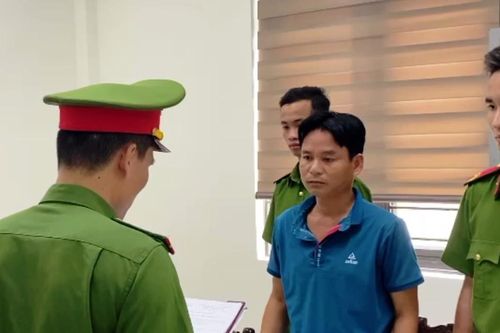 Bắt gã côn đồ đập vỡ kính xe ô tô ở sân bay Chu Lai
