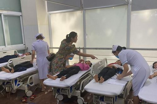 17 học sinh Đắk Lắk nhập viện sau uống trà sữa
