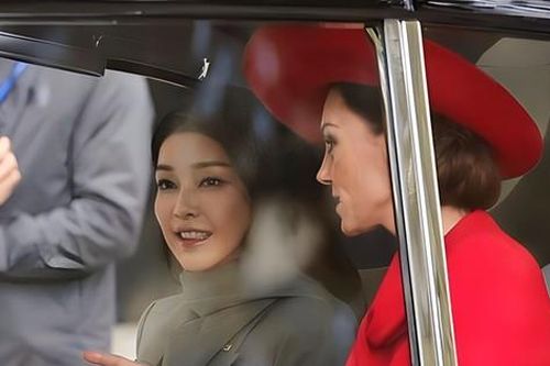 Đệ nhất Phu nhân Hàn Quốc được khen khi đứng cạnh Vương phi Kate