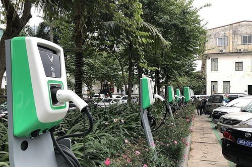 Giá bán lẻ điện cho trạm sạc xe điện có thể lên đến 3.829 đồng/kWh