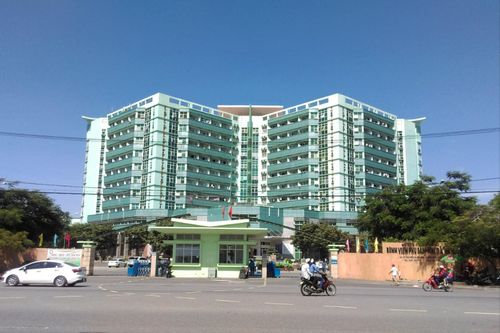 Bé trai 22 ngày tuổi bị cha ruột đâm trọng thương