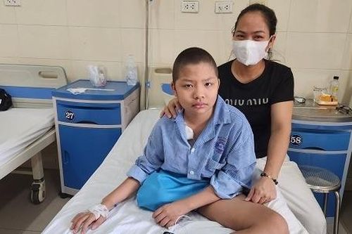 Nam sinh ung thư xương chỉ mong được lắp chân giả