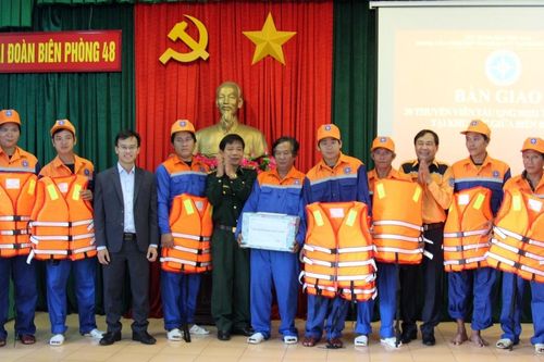 39 thuyền viên tàu cá Quảng Ngãi gặp nạn trên biển vào bờ an toàn
