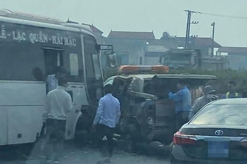 Ô tô va chạm với xe máy trên cao tốc Pháp Vân - Cầu Giẽ, 1 người tử vong