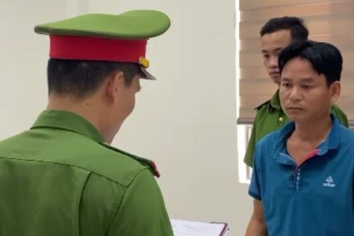 Bắt người đàn ông đập vỡ kính ô tô ở sân bay Chu Lai