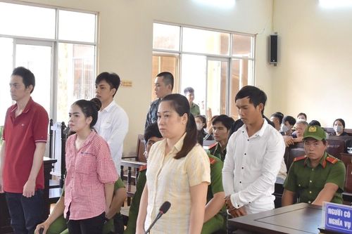 Vợ chồng chủ quán hát cùng vào tù vì bán ma túy
