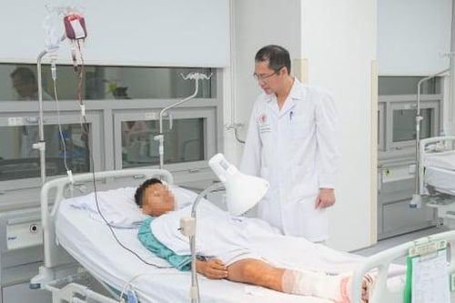 Nối thành công bàn chân bị đứt lìa do máy cắt cỏ