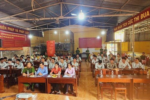 Bình Phước phổ biến pháp luật cho phạm nhân chuẩn bị tái hòa nhập