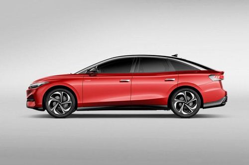 Xe sedan dài hơn 4,9 mét, công suất 308 mã lực, giá gần 780 triệu đồng