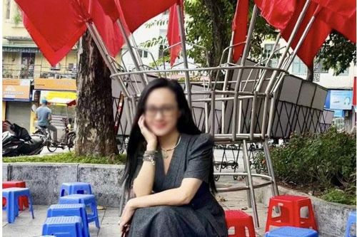 Xuất hiện cô giáo là BTV đình đám VTV, ăn mặc trang nhã khác hẳn style 'tắc kè hoa' đời thường