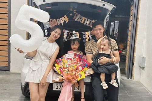 Đội trưởng ĐT Việt Nam và hoa khôi ĐH Vinh sau 5 năm kết hôn: Có nhà lầu, xe sang cùng 2 cô con gái