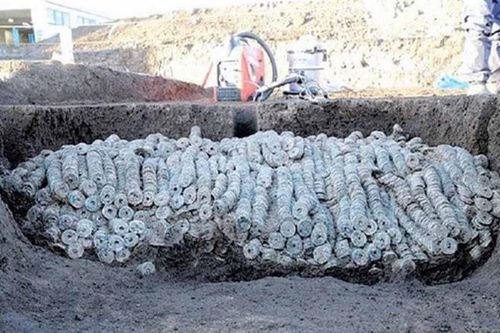 Nhật Bản: Phát hiện kho báu khổng lồ chứa 100.000 đồng xu cổ đại