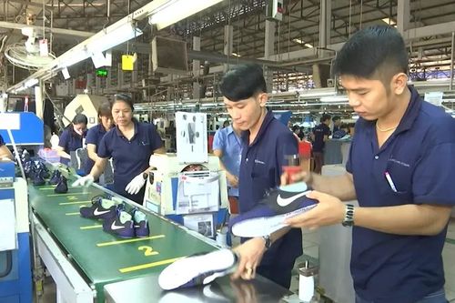 Doanh nghiệp giày dép trong cuộc đua giữ đơn hàng