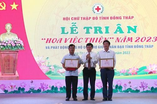 Tri ân 12 tập thể, 77 cá nhân có nhiều đóng trong hoạt động nhân đạo xã hội