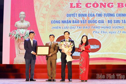 Lễ công bố Bảo vật quốc gia 'Bộ sưu tập Nha chương' và Di sản văn hóa 'Nghề làm bánh chưng, bánh giầy'