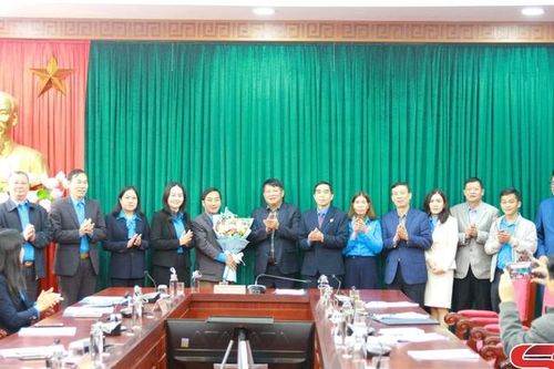 Thường trực Tỉnh ủy gặp mặt Đoàn đại biểu dự Đại hội đại biểu toàn quốc Công đoàn Việt Nam