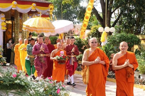 BR-VT: Cúng dường y Kathina của Quốc vương Thái Lan đến chư Tăng chùa Huệ Hưng