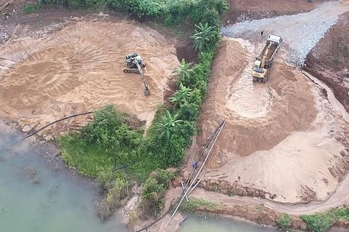 Gia Lai: 'Núp bóng' nạo vét lòng hồ thủy điện Ialy để khai thác cát trái phép