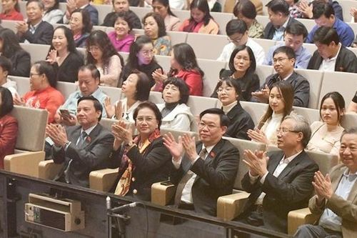 Chủ tịch Quốc hội Vương Đình Huệ dự chương trình biểu diễn vở ballet kinh điển thế giới 'Giselle'