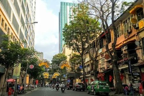 Giá thuê mặt bằng bán lẻ trên một con đường ở TP.HCM đắt đỏ thứ 13 thế giới