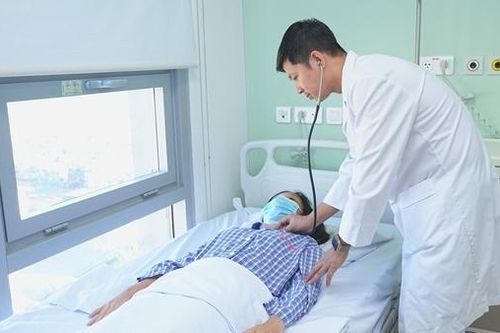 Cứu sống thiếu nữ bị tai nạn giao thông đứt phế quản