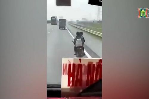 Đi vào cao tốc, xe máy gặp tai nạn giao thông