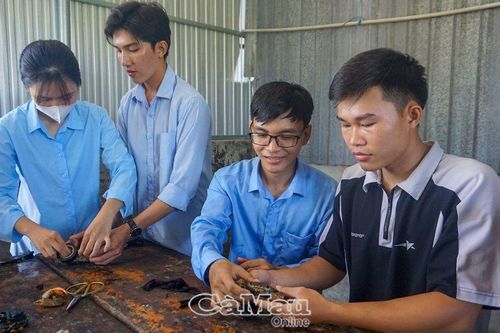Học đi đôi với hành