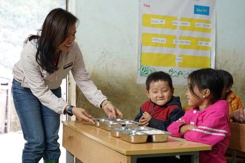 Chin-su tiếp tục chuỗi hành trình hỗ trợ học trò nghèo vùng cao