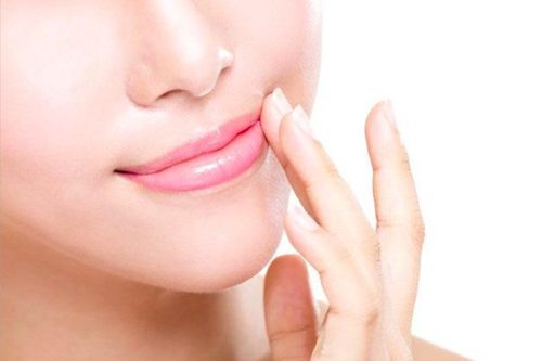 Làm thế nào để môi luôn hồng?