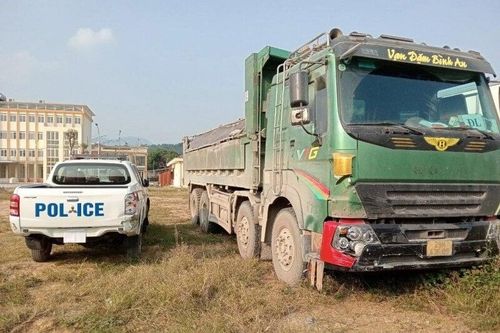 Tài xế dương tính với ma túy lái ô tô tải đâm xe tuần tra của CSGT tỉnh Hòa Bình