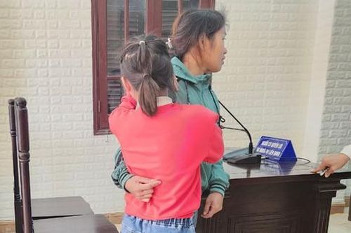 Lòng tham người mẹ và nước mắt của trẻ thơ
