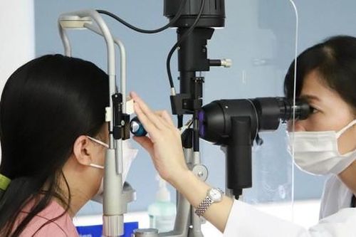 Cận bao nhiêu độ nên mổ mắt?