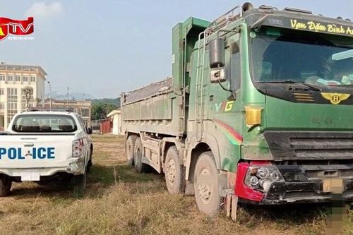 Lái xe ô tô tải dương tính với ma túy đâm vào xe tuần tra của CSGT