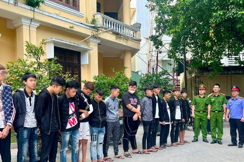 Bắt hàng chục thanh thiếu niên dùng hung khí giải quyết mâu thuẫn