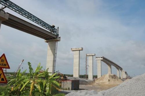 Dự án đầu tư xây dựng tuyến đường bộ ven biển có lỗi hẹn về đích?