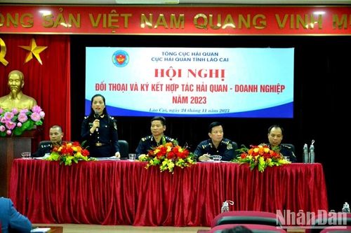 Hải quan Lào Cai đối thoại với doanh nghiệp cùng gỡ vướng xuất, nhập khẩu hàng hóa