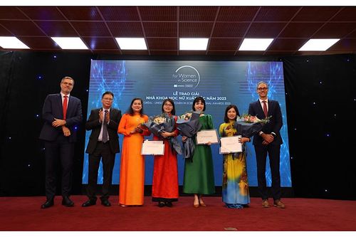 3 nhà khoa học nữ được trao Giải thưởng Vì sự phát triển phụ nữ trong khoa học