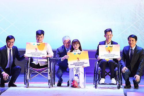 Tuyên dương 35 gương thanh niên 'Tỏa sáng nghị lực Việt' năm 2023