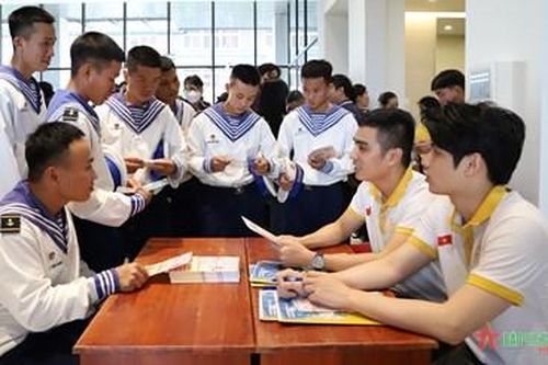 Hơn 1.000 người tham gia Ngày hội việc làm năm 2023