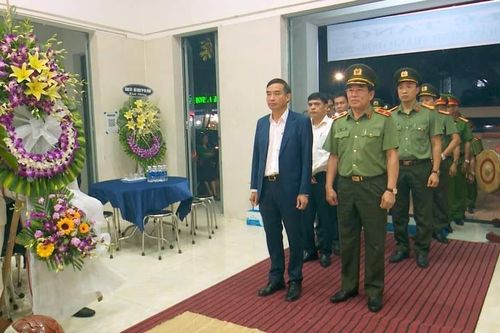 Lãnh đạo TP Đà Nẵng viếng, chia buồn cùng gia đình nhân viên bảo vệ Trần Minh Thành