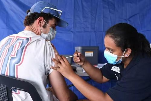 Australia: Số người tiêm liều tăng cường phòng Covid-19 tăng đột biến