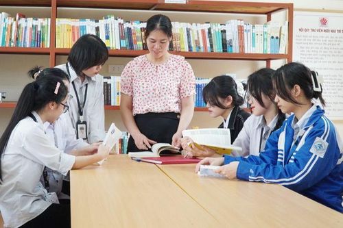 Dân chủ trong trường học: Cần xây dựng cơ chế giám sát đủ mạnh