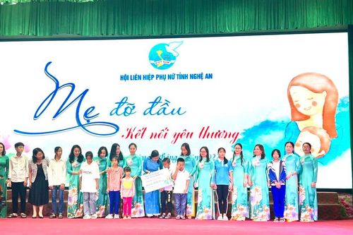 Gần 30.000 trẻ mồ côi có hoàn cảnh khó khăn đã có 'Mẹ đỡ đầu'